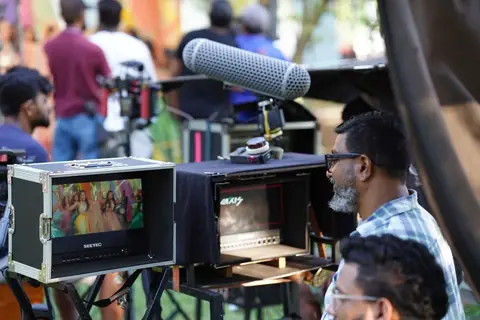 Behind the scenes: a song sequence on the monitor